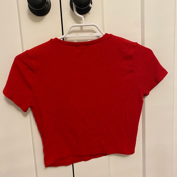 garage bright red - Picture 1 of 2